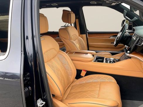 Used 2022 Jeep Grand Wagoneer Series III image 25