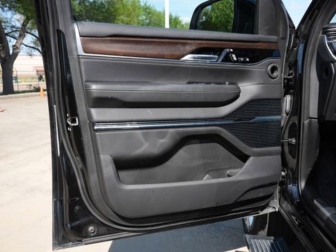 Used 2022 Jeep Grand Wagoneer Series II AWD/4WD image 19