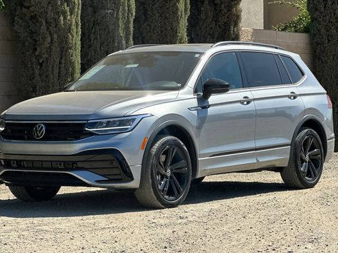 Certified 2024 Volkswagen Tiguan SE R-Line image 8