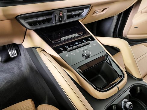 New 2026 Porsche Cayenne GTS AWD/4WD image 19