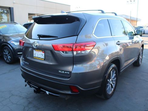 Used 2018 Toyota Highlander XLE image 7