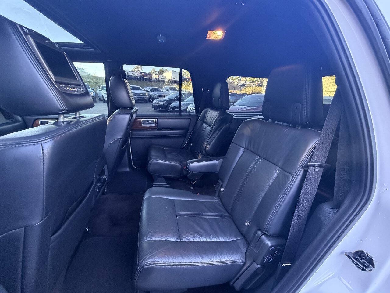 Used 2015 Lincoln Navigator 2WD image 15