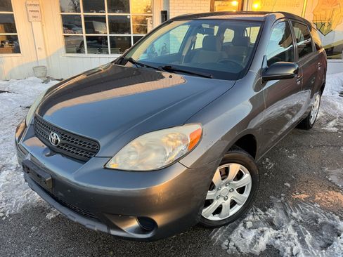 Used 2006 Toyota Matrix 2WD image 2