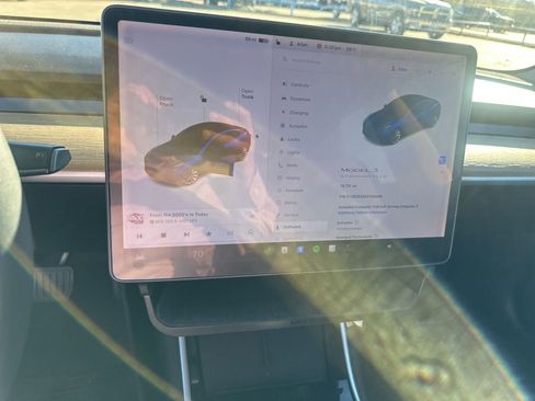 Used 2019 Tesla Model 3 Standard Range Plus image 9