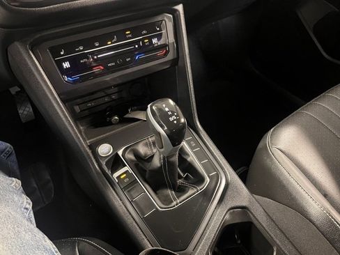Used 2024 Volkswagen Tiguan SE image 28