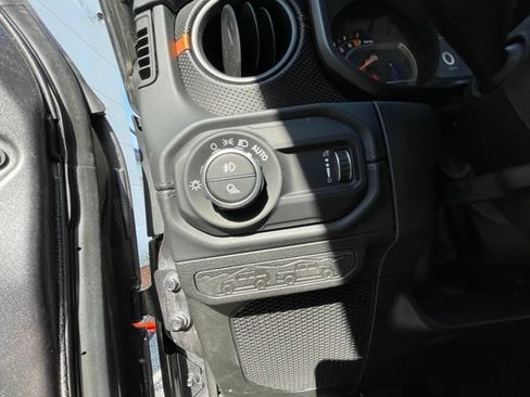 Used 2025 Jeep Gladiator Mojave w/ Convenience Group AWD/4WD image 16
