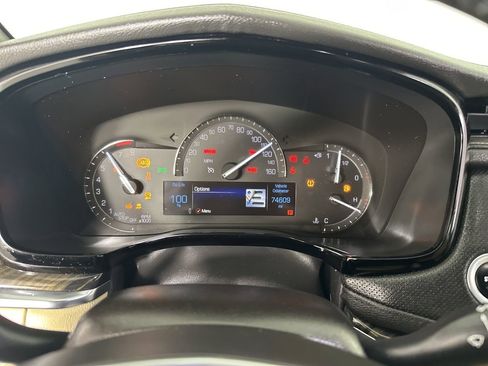 Used 2019 Cadillac XT5 FWD image 16