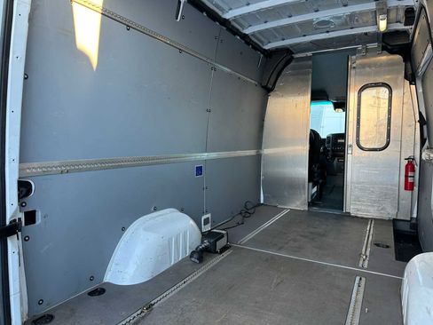 Used 2016 Freightliner Sprinter 2500 image 21