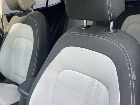 Used 2024 Hyundai Venue SEL FWD image 17