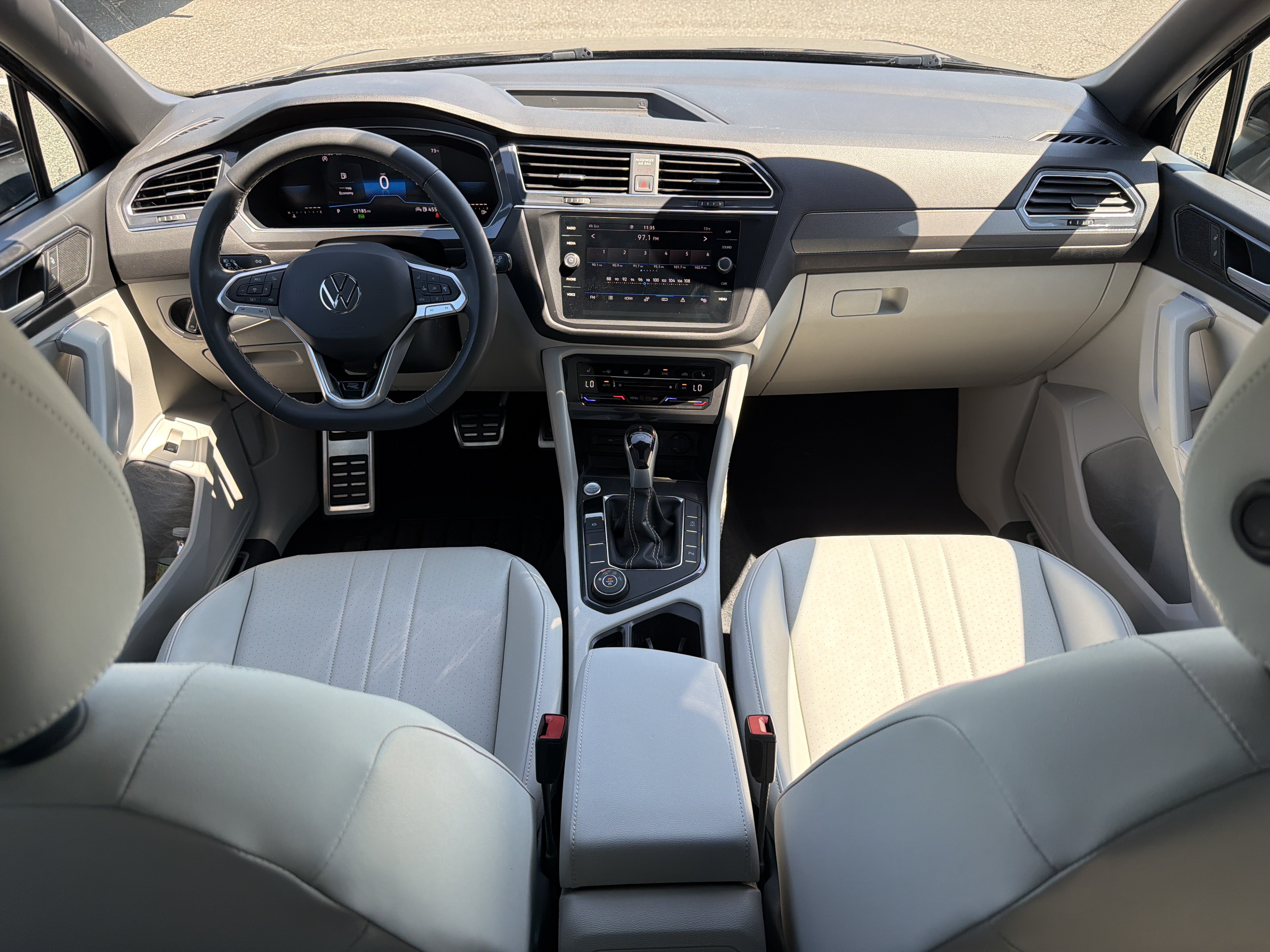 Certified 2023 Volkswagen Tiguan SE R-Line AWD/4WD image 26