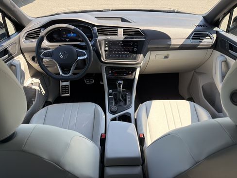 Certified 2023 Volkswagen Tiguan SE R-Line AWD/4WD image 26