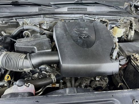 Used 2016 Toyota Tacoma TRD Sport w/ Towing Package image 28