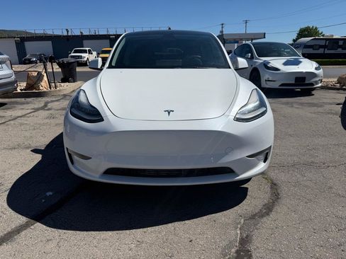 Used 2022 Tesla Model Y Long Range AWD/4WD image 2