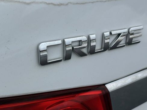 Used 2016 Chevrolet Cruze LT image 12