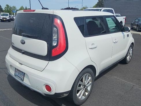Used 2018 Kia Soul + w/ + Primo LIT Package FWD image 6