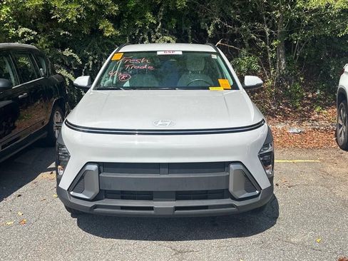 Used 2025 Hyundai Kona SEL AWD/4WD image 4