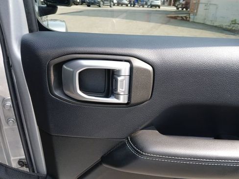 Used 2018 Jeep Wrangler Unlimited Sahara AWD/4WD image 41