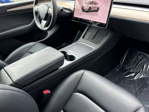 Used 2023 Tesla Model Y Long Range AWD/4WD image 18