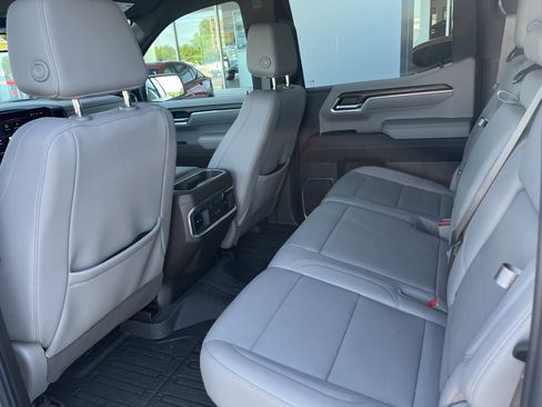 Used 2023 GMC Sierra 1500 SLT w/ SLT Premium Package AWD/4WD image 4