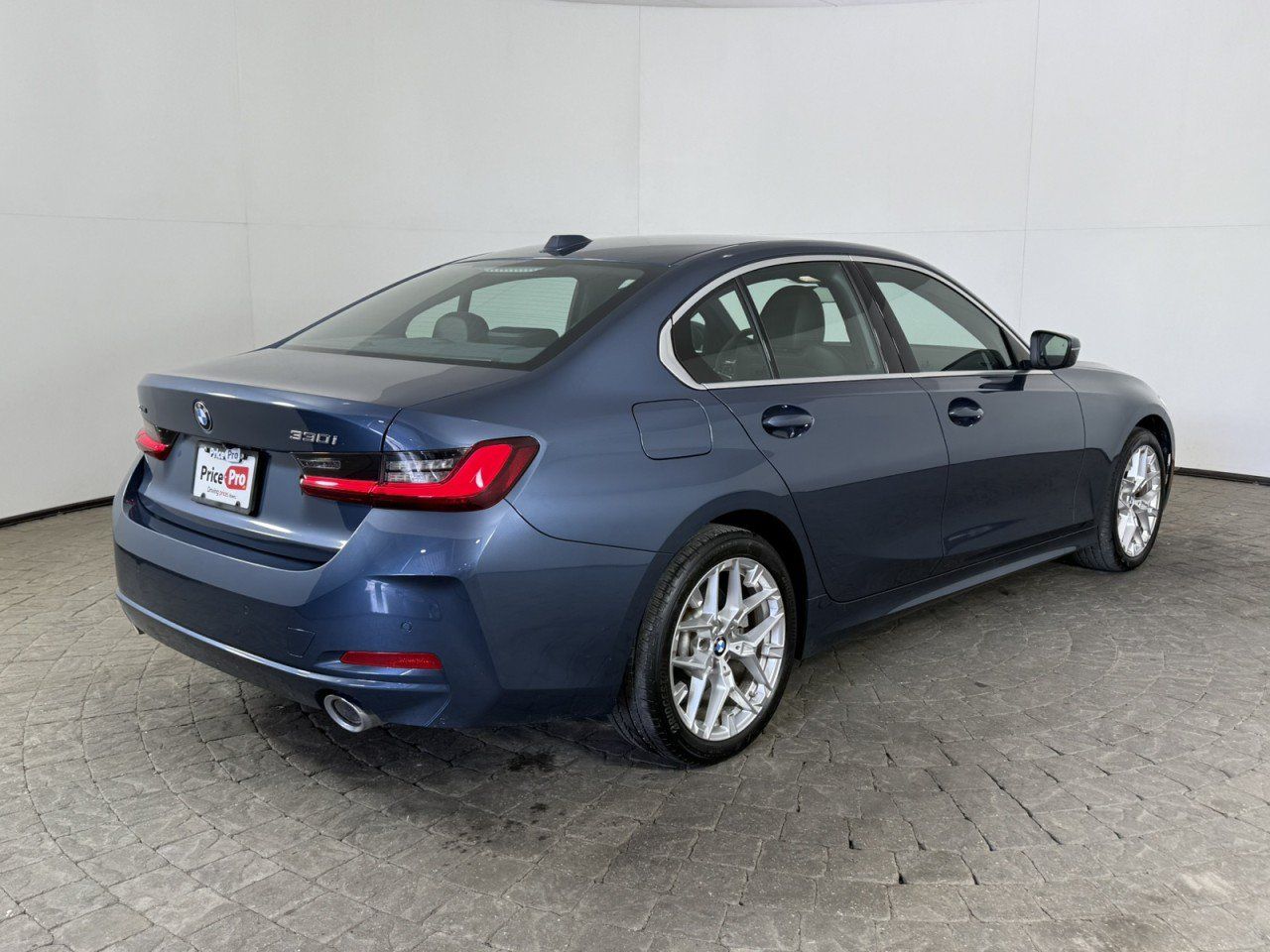 Used 2025 BMW 330i xDrive Sedan AWD/4WD image 9