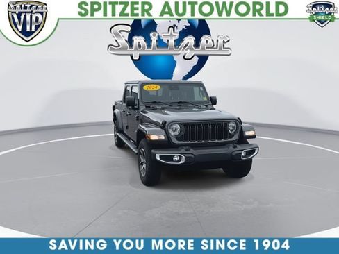 Used 2024 Jeep Gladiator Sport AWD/4WD image 3