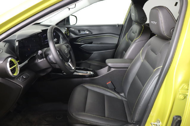 Used 2024 Chevrolet Trax ACTIV w/ Driver Confidence Package FWD image 18