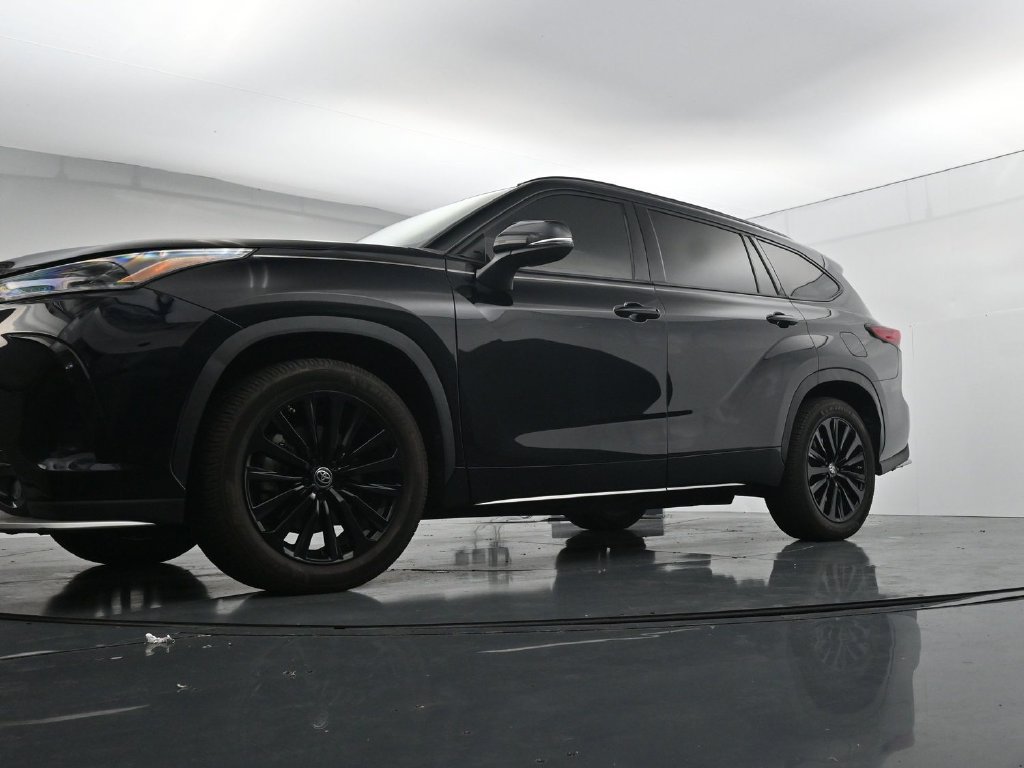 Used 2023 Toyota Highlander XSE FWD image 34
