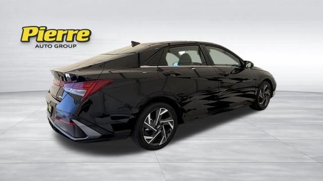 Used 2025 Hyundai Elantra Limited FWD image 5
