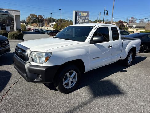 Used 2013 Toyota Tacoma 2WD Access Cab image 3