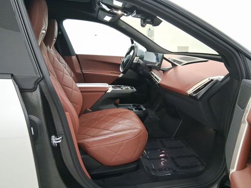 Used 2023 BMW iX xDrive50 w/ Sport Package image 32