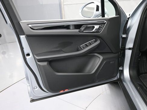 Certified 2026 Porsche Macan AWD/4WD image 15