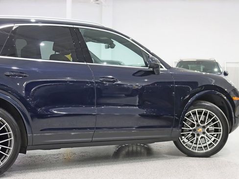 Used 2023 Porsche Cayenne image 11