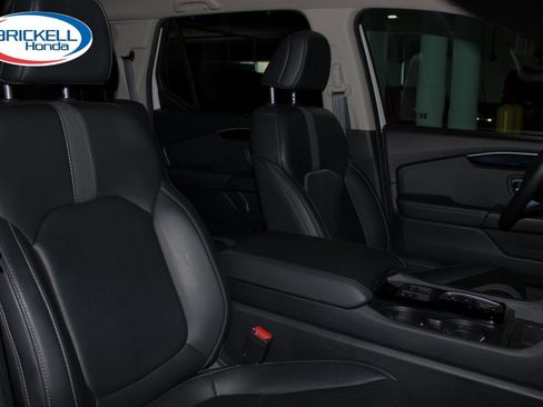 Used 2025 Honda Pilot EX-L image 17