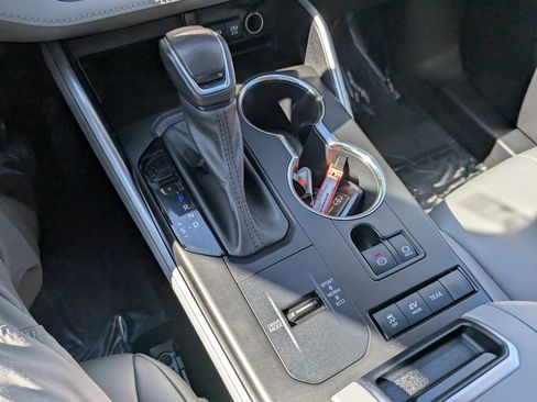 Used 2021 Toyota Highlander XLE image 20