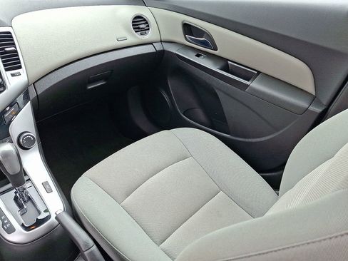 Used 2014 Chevrolet Cruze LT FWD image 16