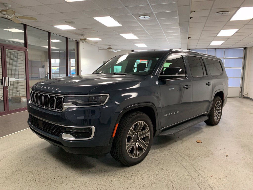 Used 2024 Jeep Wagoneer L 4WD w/ Premium Group I image 2