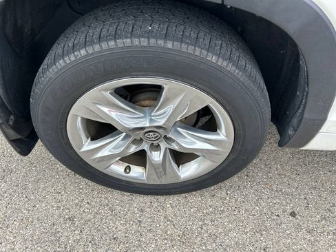 Used 2018 Toyota Highlander Limited AWD/4WD image 18