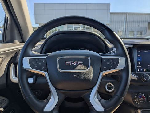 Used 2024 GMC Terrain SLT image 20
