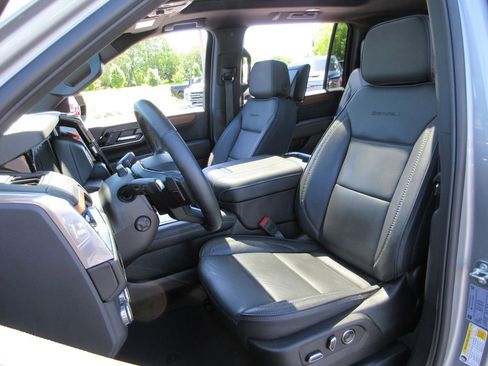 Certified 2025 GMC Yukon XL Denali w/ Denali Reserve Package AWD/4WD image 22