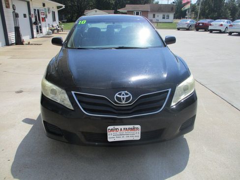 Used 2010 Toyota Camry LE FWD image 3