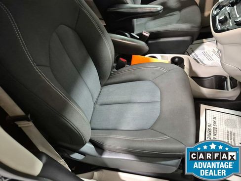 Used 2022 Chrysler Voyager LX FWD image 22