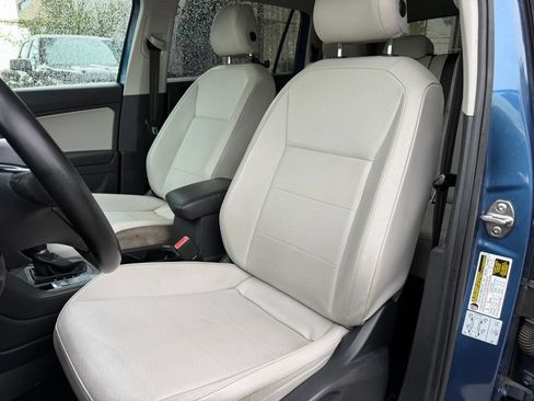 Used 2018 Volkswagen Tiguan SE FWD image 12