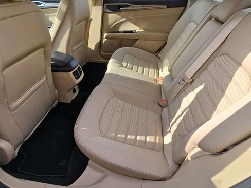 Used 2016 Ford Fusion SE FWD image 19