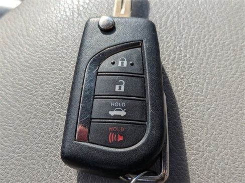 Used 2018 Toyota Camry LE image 24