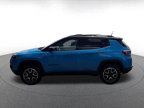Used 2025 Jeep Compass Trailhawk AWD/4WD image 8