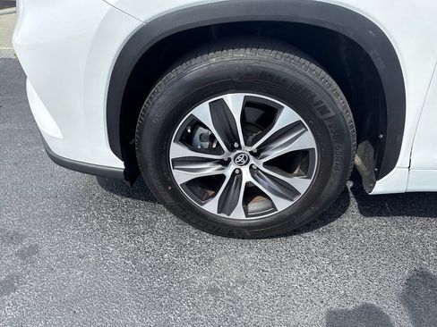 Used 2022 Toyota Highlander XLE FWD image 30