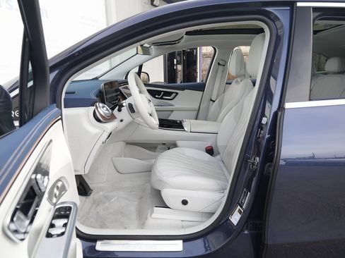 Used 2023 Mercedes-Benz EQE 500 4MATIC SUV image 24