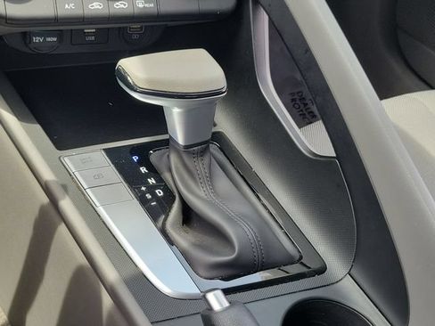 Certified 2023 Hyundai Elantra SE FWD image 28