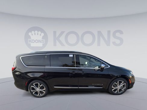 New 2026 Chrysler Pacifica Pinnacle image 8