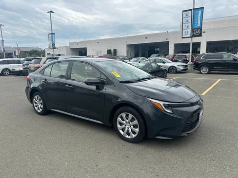 Used 2023 Toyota Corolla LE w/ Carpet Mat Package (TMS) FWD image 2